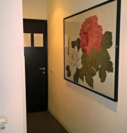 Oda ve Kahvaltı Almi 4*