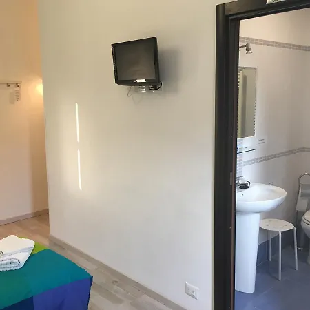 Oda ve Kahvaltı Almi 4*