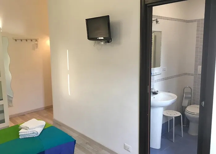 לינה וארוחת בוקר Almi 4*